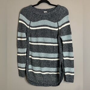 Kismet, Size M Blue long sleeve striped Scoop Neck Sweater